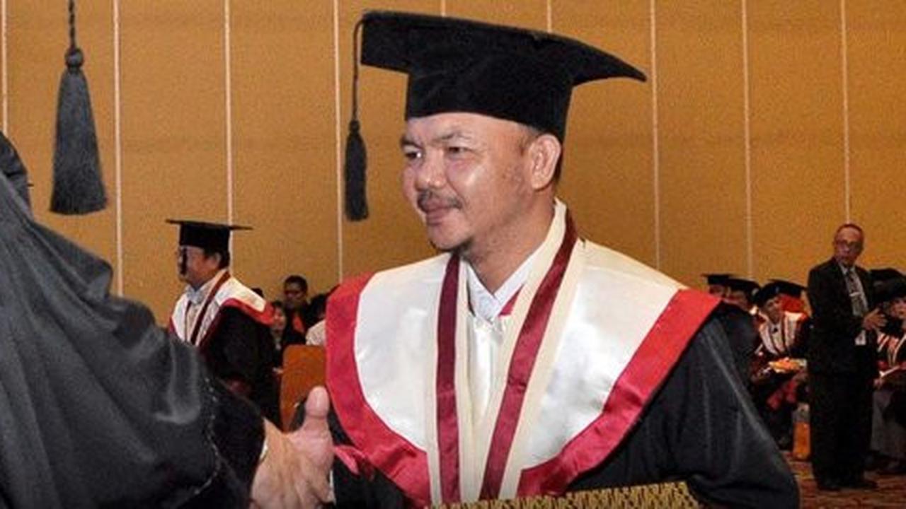 Selain jadi guru komputer, Saiton juga jabat wakil kepala SMK