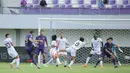 Pemain Persita, Javlon Guseynov mencetak gol ke gawang Borneo FC dalam laga BRI Super League 2025/2026 di Indomilk Arena, Tangerang, Banten, Jumat (09/01/2026). (Bola.com/Bagaskara Lazuardi)
