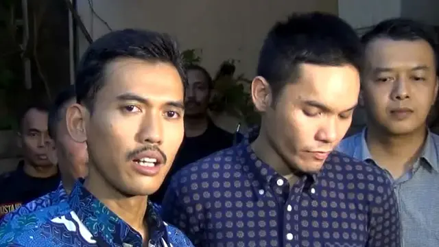 Komisi Perlindungan Anak Indonesia atau kpai mendatangi kediaman Ben Kasyafani di Perumahan Bintaro Tangerang Selatan pada 17 Oktober 2014