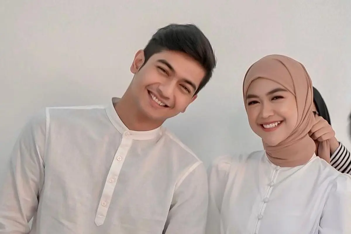 Pesona Anggun Ria Ricis dengan Gaun Ungu Muda di Momen Lamaran