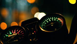 Pemerintah Tiongkok usulkan kendaraan penumpang harus menggunakan peraturan standar, di mana akselerasi dari 0 hingga 100 km/jam membutuhkan waktu minimal 5 detik (Freepik)