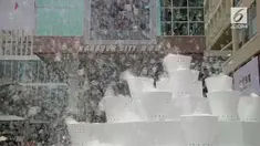 Seniman Jepang membuat pelabuhan Victoria Hong Kong dipenuhi gelembung.