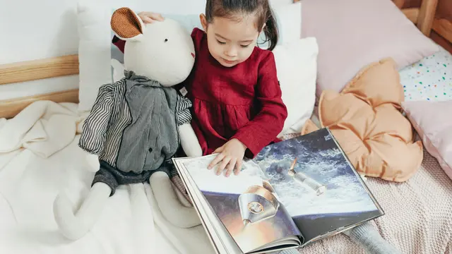 3. Ajak Anak Memilih Buku yang Mereka Suka