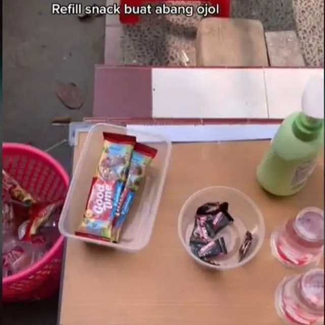Cerita Wanita Sediakan Minuman dan Camilan Gratis untuk Driver Ojol
