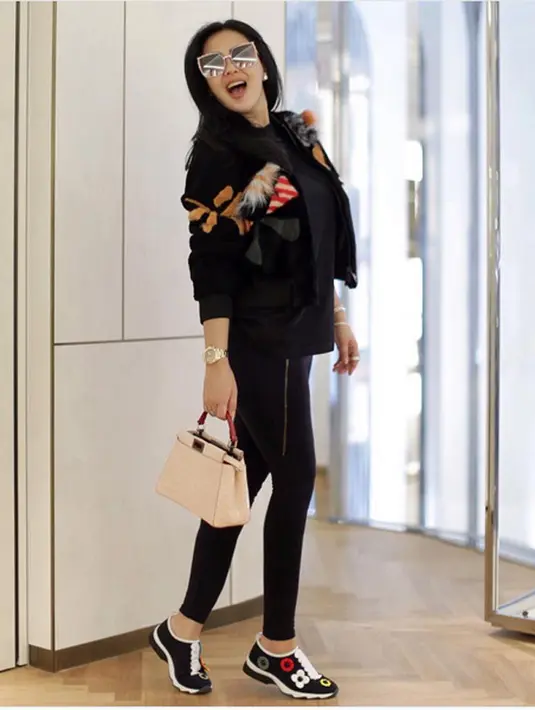 Pada puasa tahun ini, pemeran film Baik Baik Sayang itu berharap bisa lebih baik lagi. Hingga kini, ia belum mengalami masalah dengan puasanya. ia juga senang bisa menambah ilmu agama setiap tahunnya. (Instagram/princessyahrini)