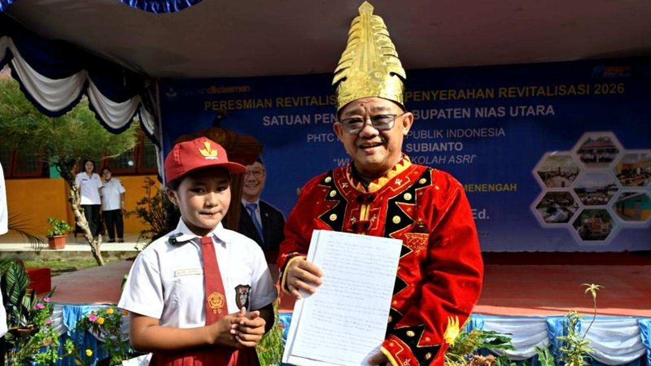 Mendikdasmen Terima 'Surat Cinta' dari Murid di Wilayah Pendidikan 3T untuk Presiden