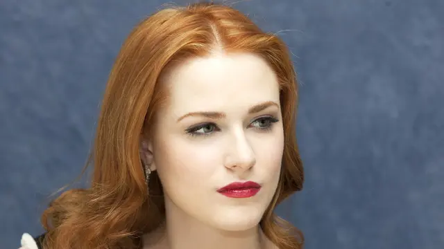 Evan Rachel Wood Peluk Kekasih Lesbinya di Restoran