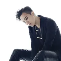 Kabar mengejutkan datang dari G-Dragon yang saat ini sedang menjalani wajib militer. Pasalnya idol kelahiran 18 Agustus 1988 itu sedang menjalani operasi pergelangan kaki. (Foto: Soompi.com)