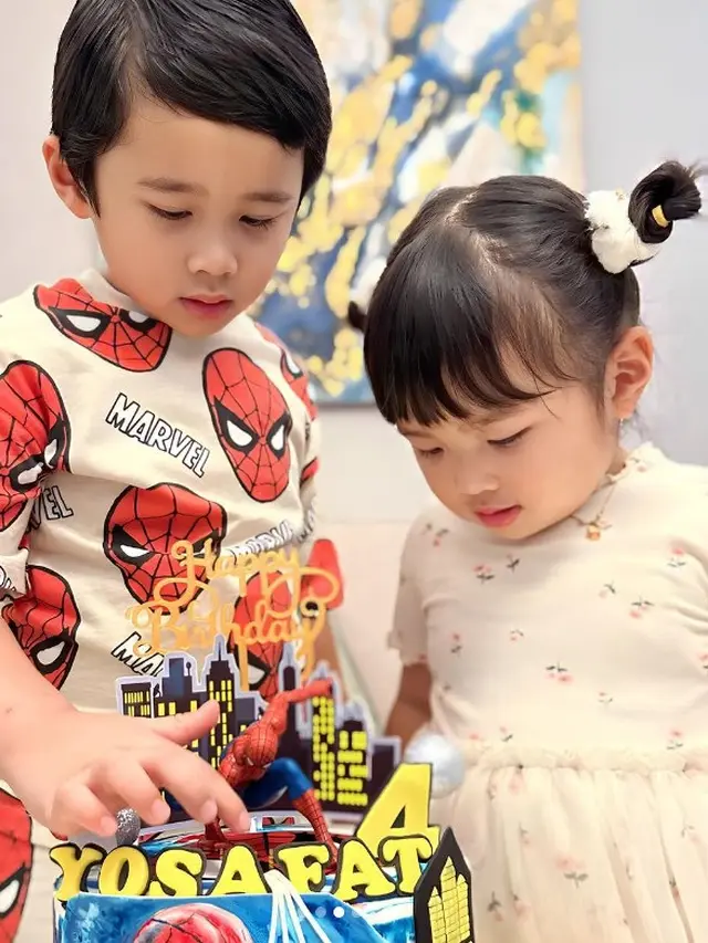 Potret Yosafat Abimanyu Purnama dengan adik (Sumber: Instagram/btpnd)