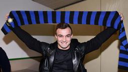 Xherdan Shaqiri resmi menjadi pemain Inter Milan dengan status pinjaman dari Bayern Munchen hingga akhir musim 2014-2015, (10/1/2015). (Twitter/@Inter)