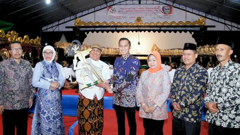 Pagelaran Wayang Kulit Empat Pilar MPR Hibur Warga Pacitan Semalam Suntuk