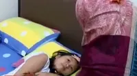 Anak-anak yang memasuki usia 7 tahun harus dibiasakan menjalankan sholat. Selain itu, Hijabpedia sajikan hijab minimalis yang mudah dibuat.