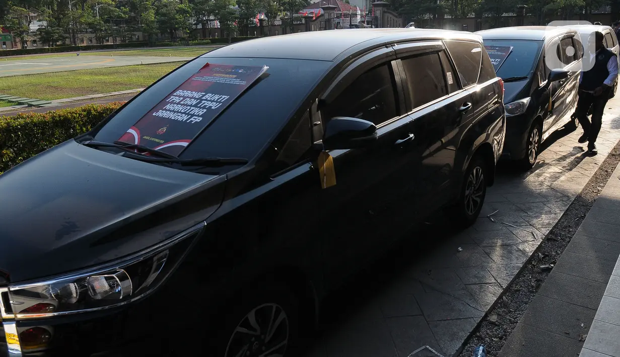 Adapun aset yang disita berupa tanah, bangunan, kendaraan, uang tunai sertai barang bukti narkoba. (merdeka.com/Imam Buhori)
