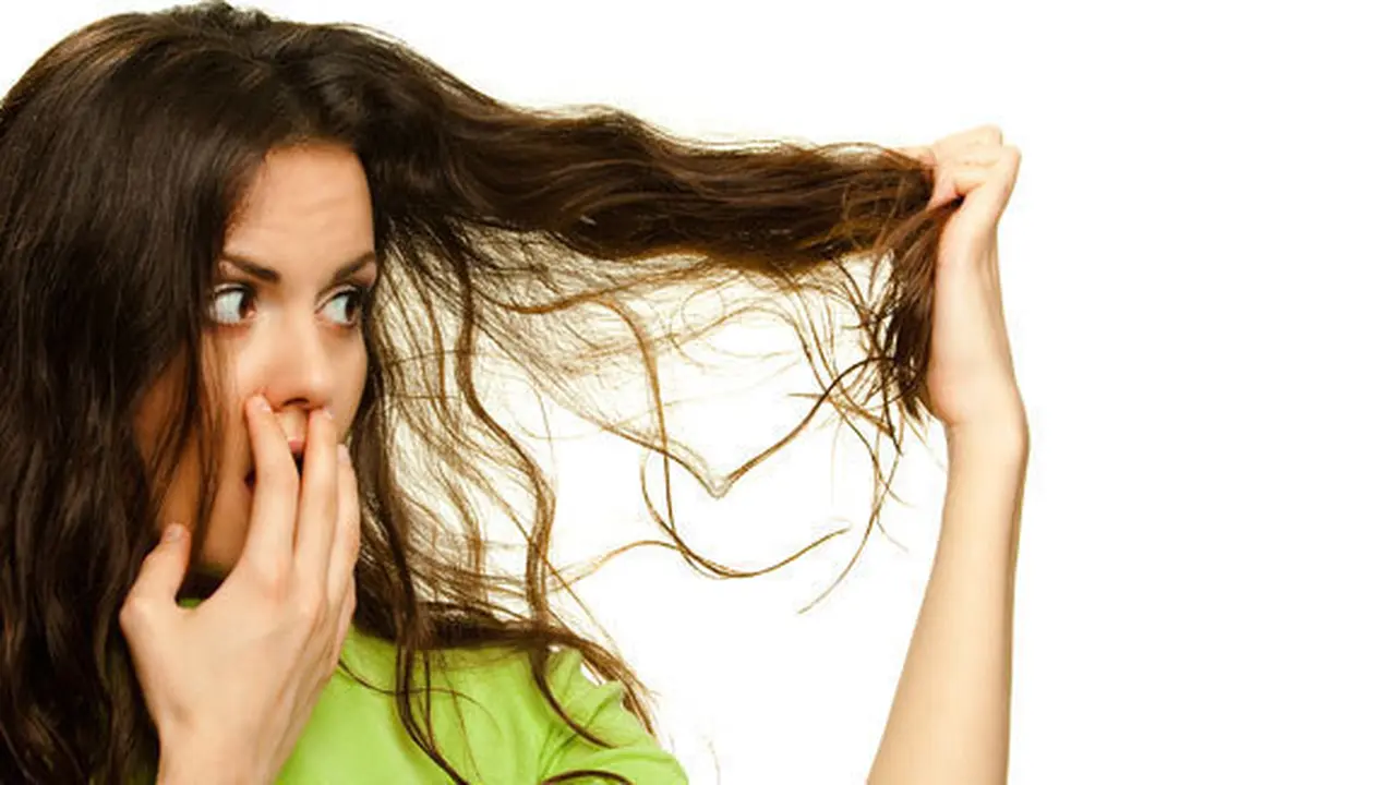 Rambut Anda Bau? Ini Dia Penyebabnya!