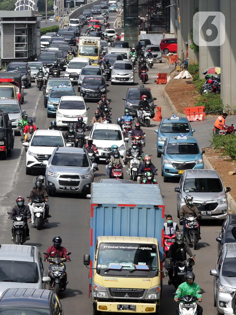 FOTO: Minggu Kedua PPKM Level 4, Mobilitas Warga Jakarta Naik 26 Persen