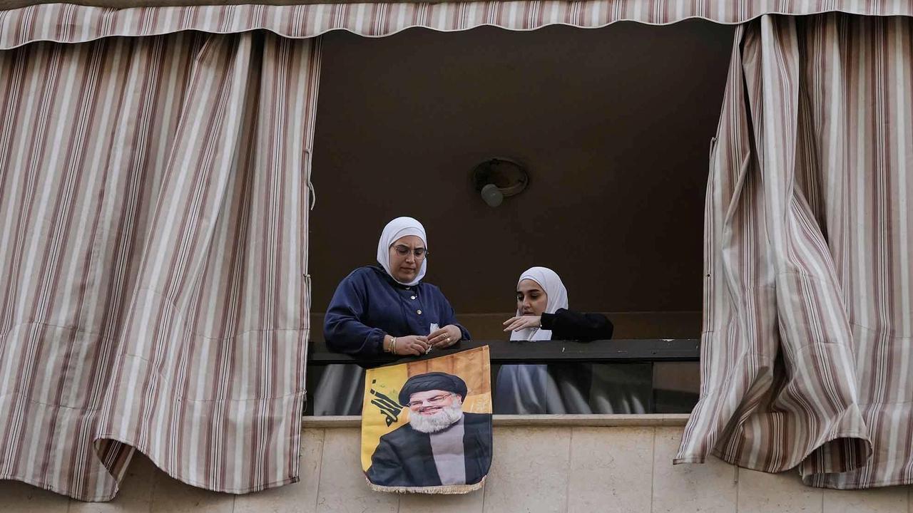 FOTO: Gedung Porak-Poranda Setelah Serangan Israel yang Menewaskan Komandan Militer Hizbullah