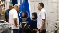 Emak-Emak Bermobil Gondol 100 Renteng Sampo