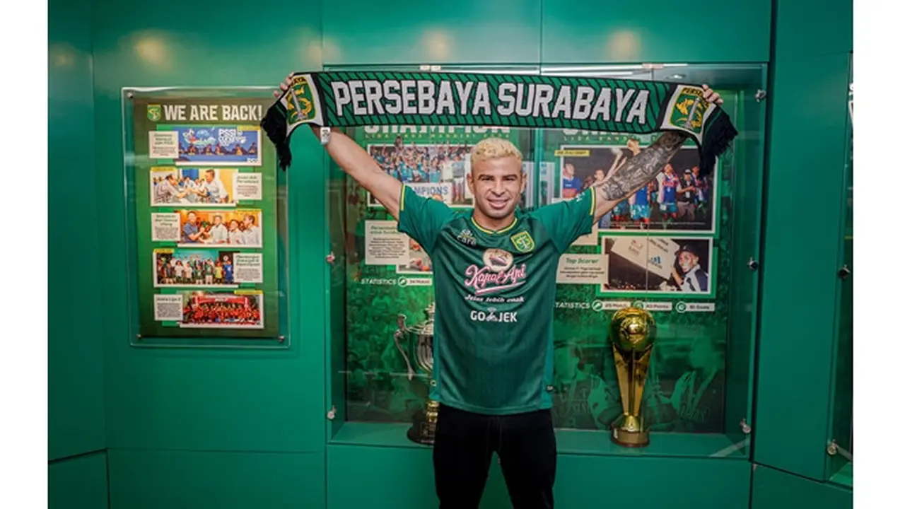 Dikabarkan Kembali ke Persebaya, Ini 5 Potret Diogo Campos di Luar Lapangan