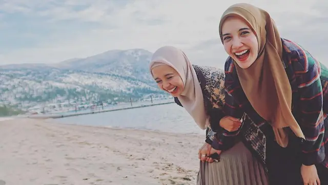 Laudya  Cynthia Bella dan Zaskia Sungkar