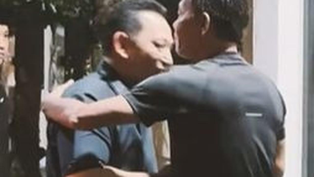 "Takziah dan doa terbaik untuk ibunda pak Idham," tulis keterangan video.