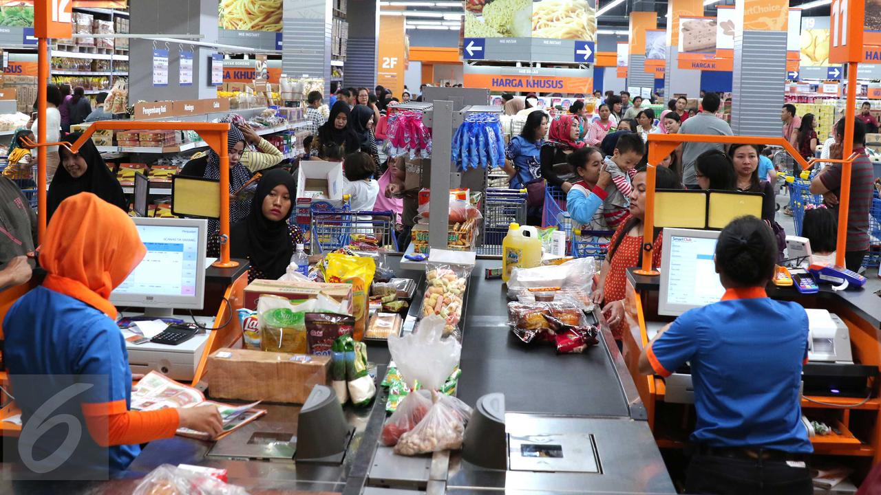 20151217-Pengunjung-Berbelanja-Smart Club-AY