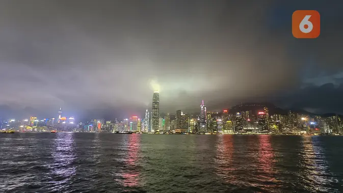 <p>Hasil foto HP Vivo V30 Pro di malam hari suasana di Hong Kong. (/ Agustinus Mario Damar)</p>