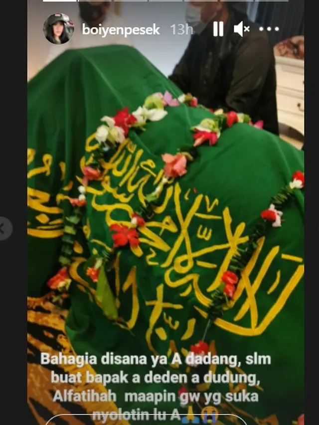 Boiyen tak bisa menyembunyikan rasa sedihnya mengetahui dua kakak kandungnya meninggal dunia (Instagram Stories)