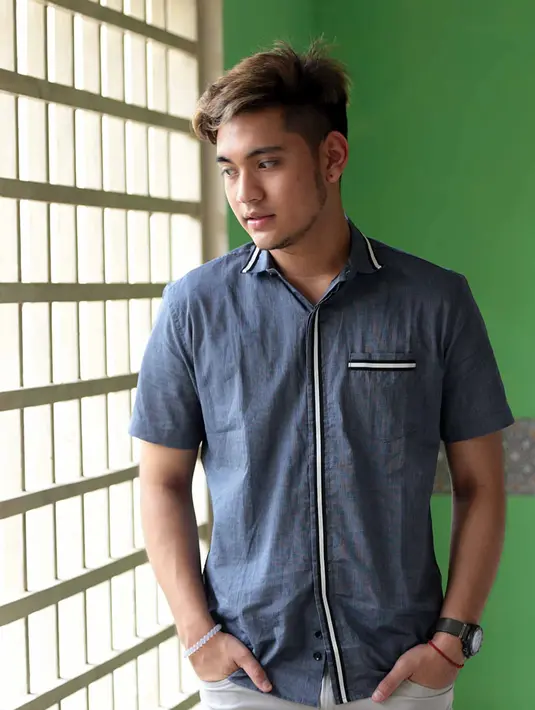 "Aku memang suka perform, Aku ingin coba saja sih, serunya nyanyi live di depan orang seperti apa. Aku sudah lima tahun akting, jadi sekarang coba nyanyi. Nanti aku bisa pilih mana yang aku lebih suka dan nyaman," ujarnya. (Deki Prayoga/Bintang.com)