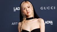 Rose Blackcpink saat menghadiri LACMA Art+Film Gala di Los Angeles County Museum of Art, Los Angeles, California, Amerika Serikat, 5 November 2022. Penampilan Rose pada acara tersebut dengan cepat menarik perhatian media dan penggemar. (Michael Tran/AFP)