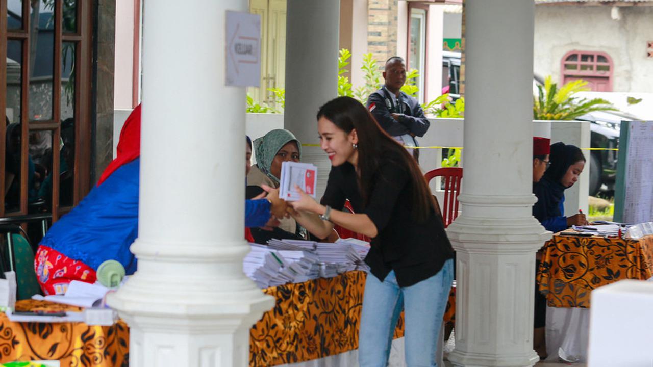 Membagikan Momen Pertunangan Dengan Kekasih