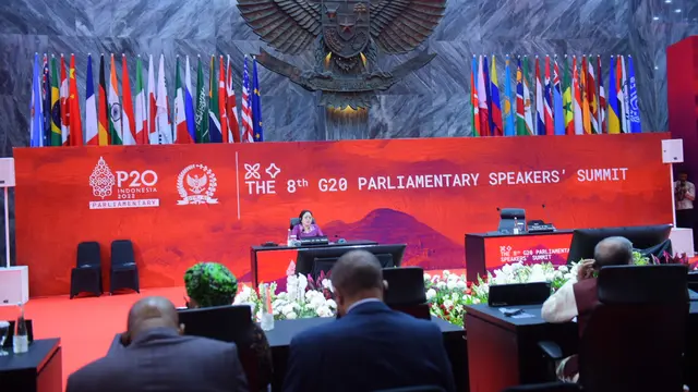 Ketua DPR RI Puan Maharani menegaskan isu kesetaraan gender dalam salah satu sesi diskusi di 8th G20 Parliamentary Speakers’ Summit (P20) yang diselenggarakan di Gedung DPR pada Jumat (7/10/2022). (Dok: DPR RI-P20)