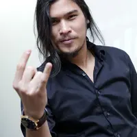 Virzha pertahankan rambut gondrong sebagai identitasnya (Galih W Satria/Bintang.com)