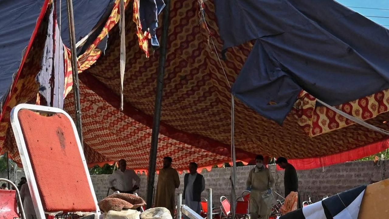 Serangan tersebut telah memporak-porandakan tenda acara dan menewaskan sedikitnya 44 orang.