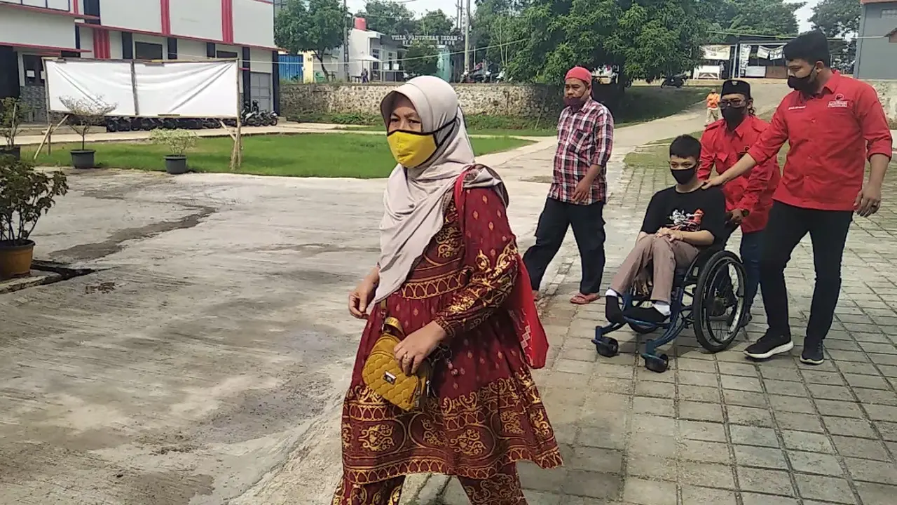 Nasib miris dialami seorang anak berkebutuhan khusus (ABK) di Bekasi, Jawa Barat. Bocah bernama Reihan El Saputra itu ditolak saat mendaftar ke sebuah SMK negeri di Mustikajaya, Padurenan, Kota Bekasi. (Liputan6.com/Bam Sinulingga)