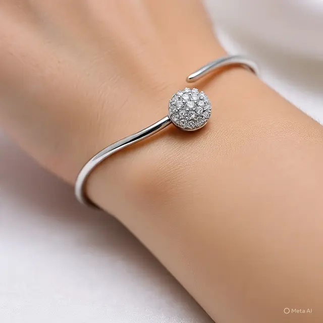 Gelang Emas Ekor Kucing dengan Berlian Mini