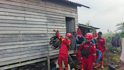 Manggala Agni Riau Menginap di Rumah Warga, Percepat Pemadaman Karhutla 80 Hektare di Bengkalis