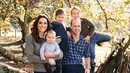 Pangeran William menikahi Kate Middleton pada 29 April 2011. Di tahun 2019 ini pernikahan keduanya telah memasuki tahun ke 9. William dan Kate telah dikaruniai dua orang putra dan satu orang putri.(Kapanlagi/AFP)
