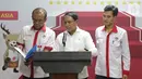 Menpora, Zainudin Amali (tengah) bersiap memberi keterangan terkait kesiapan Indonesia sebagai tuan rumah Piala Dunia U-20 2021, Jakarta, Kamis (24/10/2019). Indonesia resmi ditunjuk FIFA sebagai penyelenggara Piala Dunia U-20 pada 2021. (Liputan6.com/Helmi Fithriansyah)