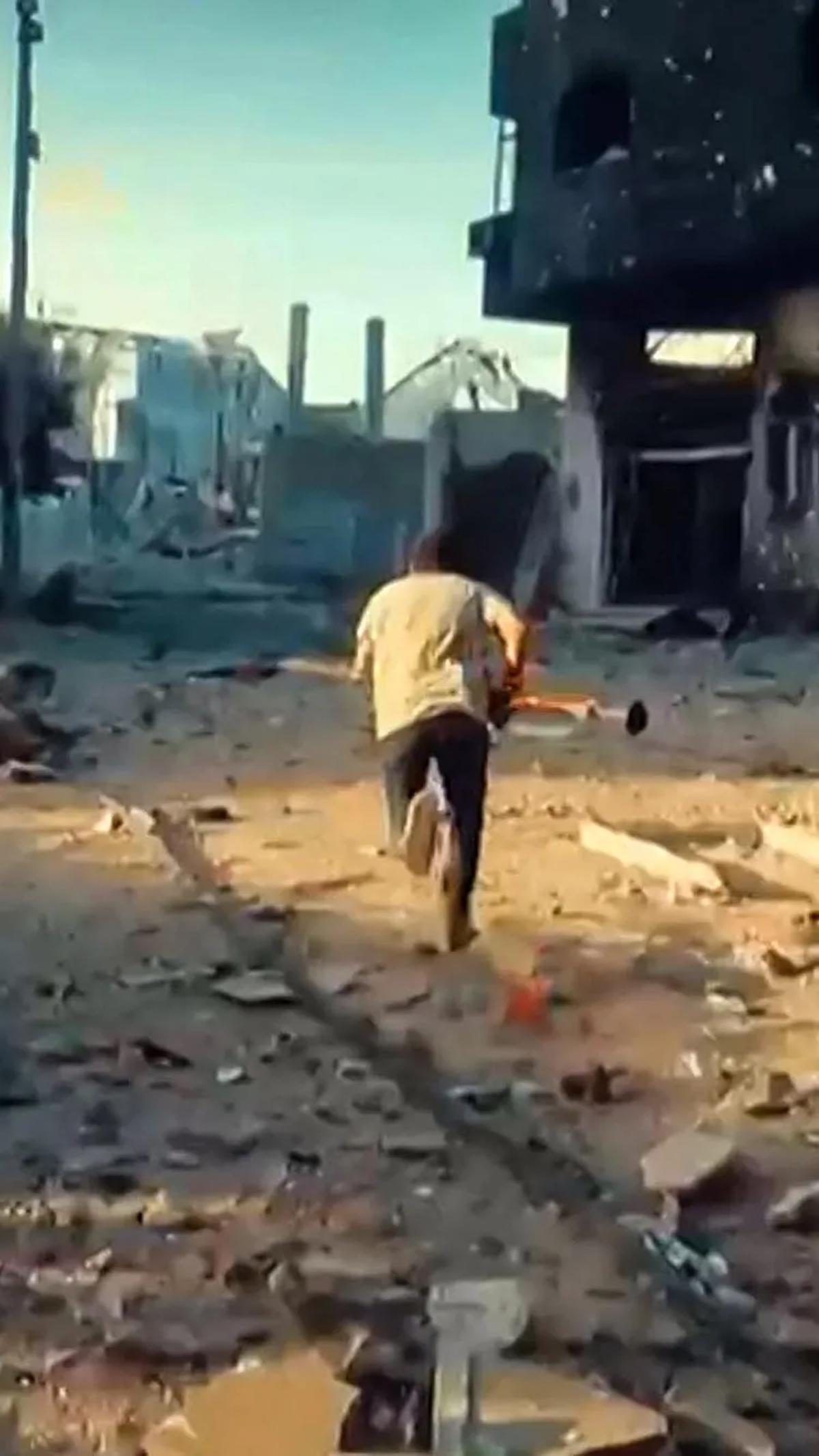 Dalam gambar tersebut, Brigade Al Qassam tampak memberikan perlawanan sengit terhadap tentara Israel kala terlibat pertempuran jarak dekat.<br>