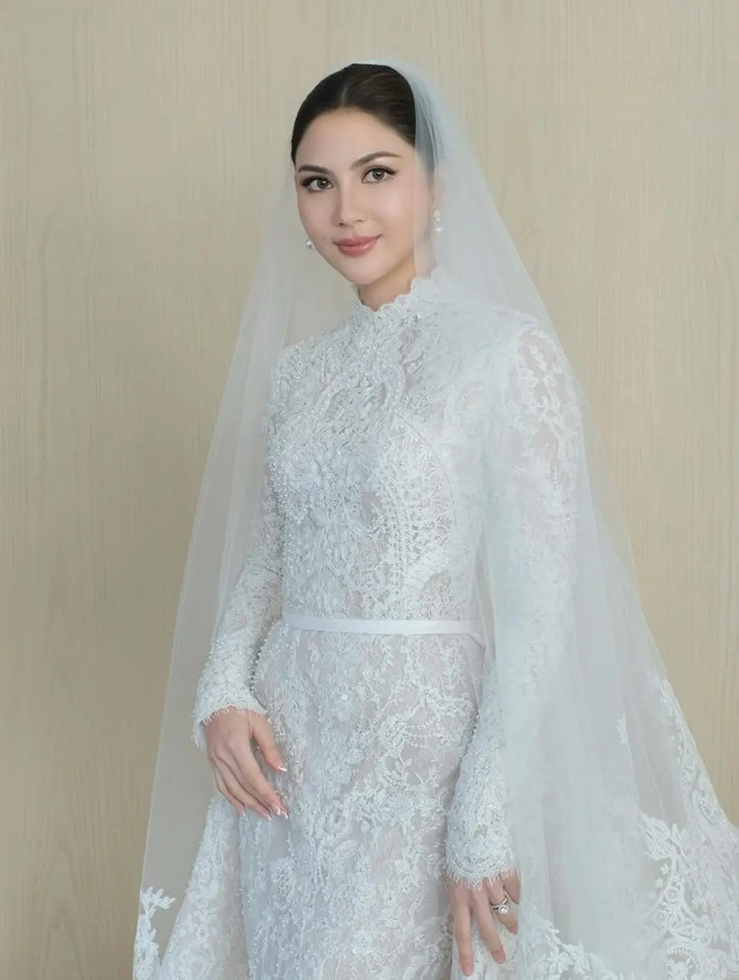6 Pesona Cantik Bercahaya Jessica Mila Pakai Bridal Robe Sebelum Pakai ...