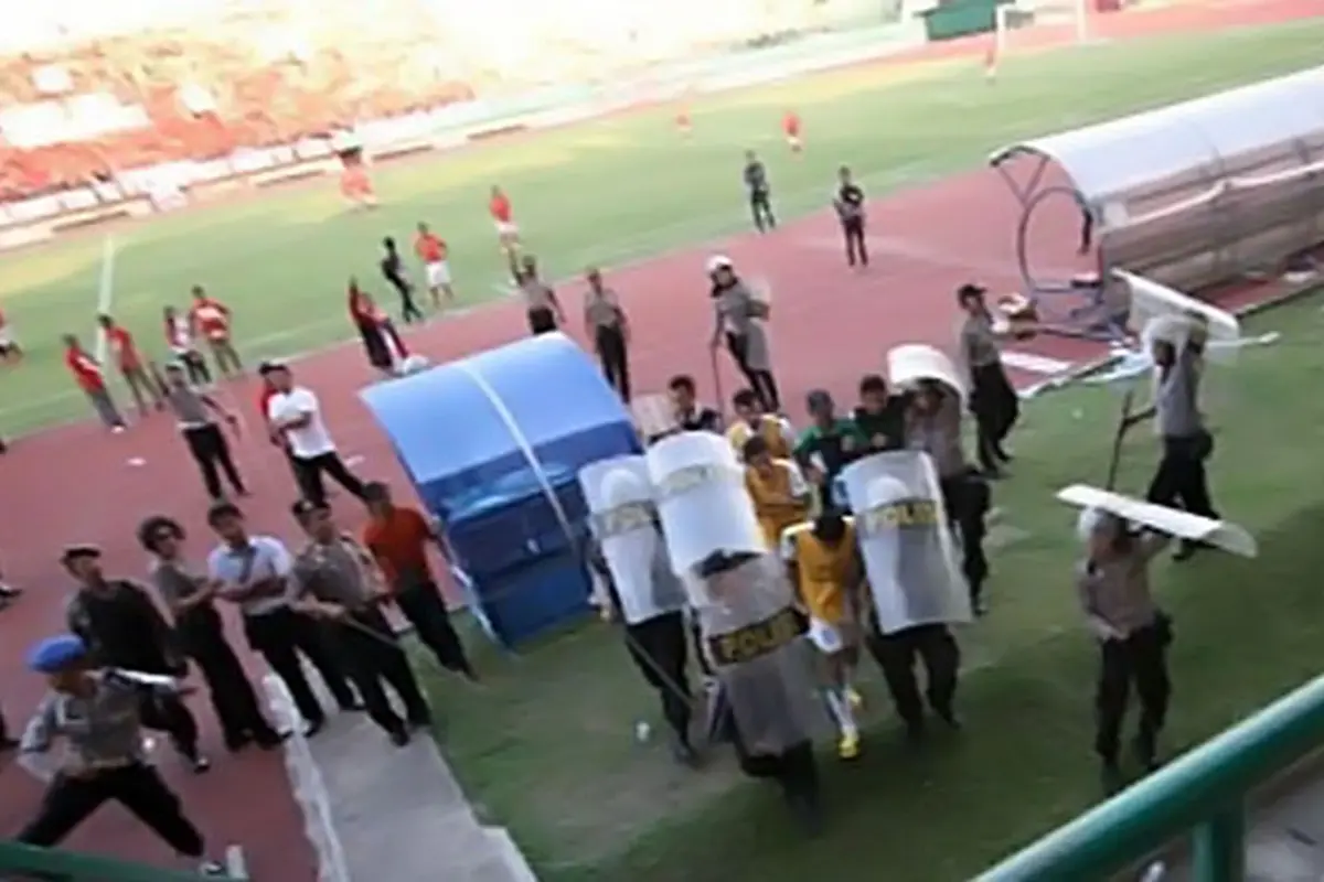 suporter-bola-130905b.jpg