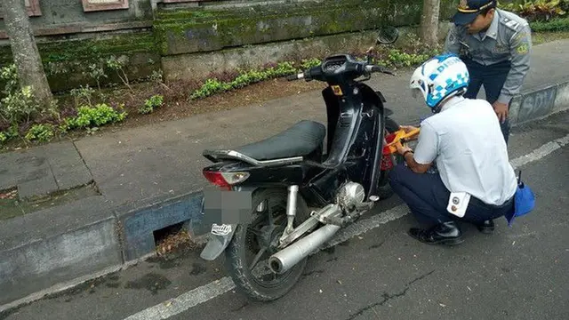 8 Potret Pelaku Parkir Sembarangan Diserang Balik oleh Orang yang Kesal (ist)