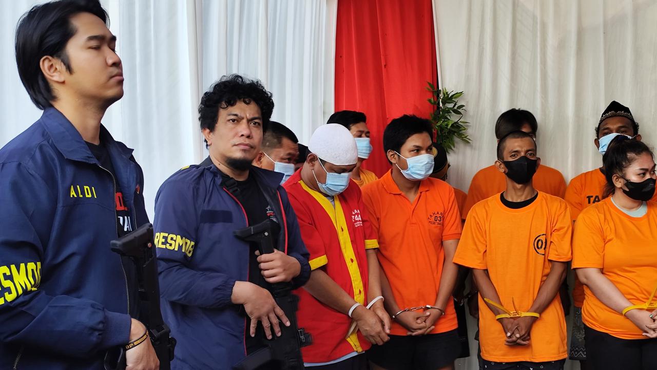 Hipnotis Lansia Pakai Batu Delima Hingga Gasak Uang Ratusan Juta, 2 Pria Ditangkap di Makassar