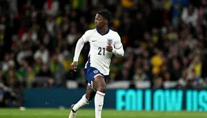 Gary Neville Heran Tuchel Abaikan Kobbie Mainoo saat Inggris Disingkirkan Argentina