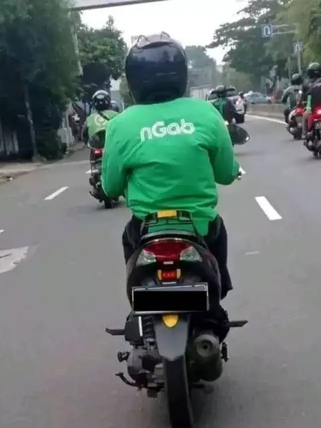 8 Potret Nyeleneh Jaket Ojol, Modifikasinya Kocak Banget