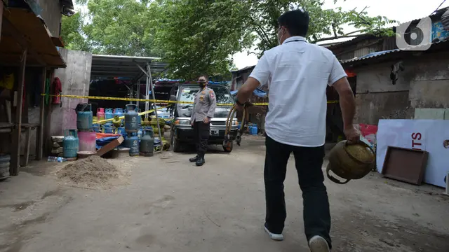 Polisi Gerebek Tempat Pengoplos Gas Bersubsidi di Jakarta Barat