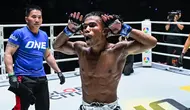 Debut Menang di ONE Friday Fights 175, Sanjaya Hutagaol Akhiri Paceklik Petarung Indonesia
