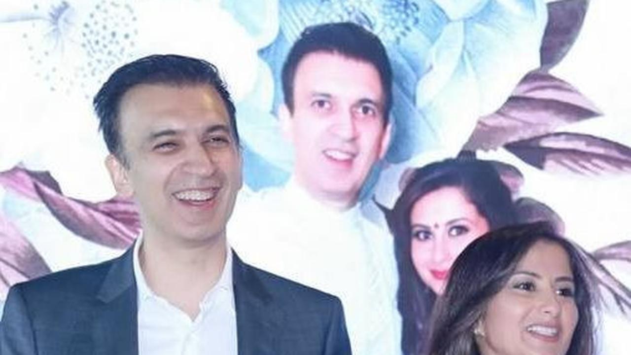 Banjir Ucapan Selamat dari Para Artis, Berikut 8 Potret Manoj Punjabi dan Shania Punjabi Rayakan Anniversary yang ke-24
