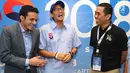 CEO Indonesia Medical, Gamal Albinsaid, Pengusaha Sandiaga Uno dan Founder Kahmipreneur, Kamrusammad saat berbincang pada acara Indonesia Young Entrepreneur Summit 2018 di Ciputra Artpreneur World, Jakarta, Minggu (28/10). (Liputan6.com/Fery Pradolo)