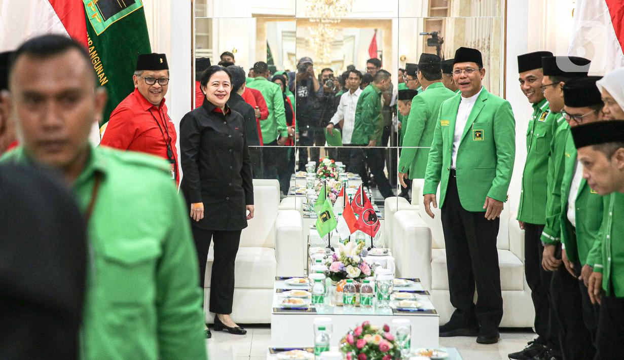 "Perintah Bu Mega ke saya, kalau kamu keliling daerah jangan lupa mampir ke PPP. Untuk silaturahmi dan kami datang untuk konsolidasi, kami datang untuk membuat strategi, kami datang untuk bisa berbagi. Tanpa itu maka kerjasama itu menjadi tidak balance," jelas Ganjar. (Liputan6.com/Faizal Fanani)